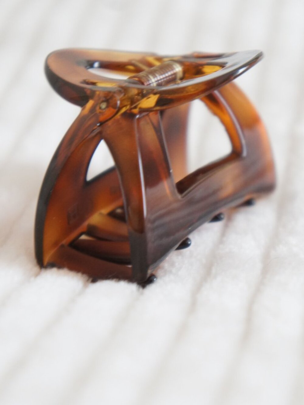 Small French Tortoise Shell Soreci Claw Hair Clip
